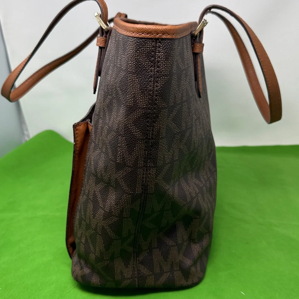 MICHAEL KORS BROWN LOGO LARGE TOTE WITH FRONT POCKET - Picture 5 of 16